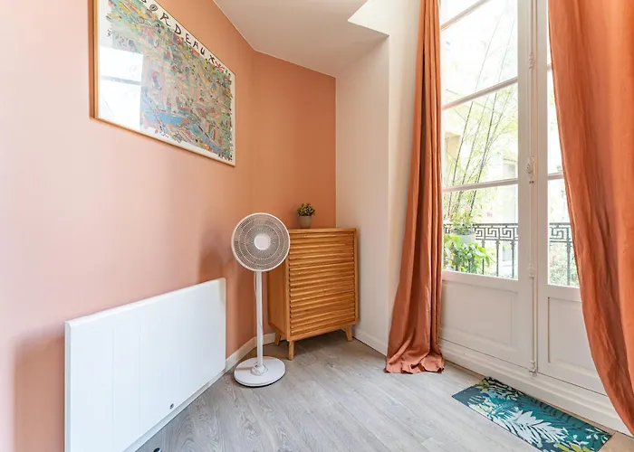 2 En Hyper Centre Avec Balcon *