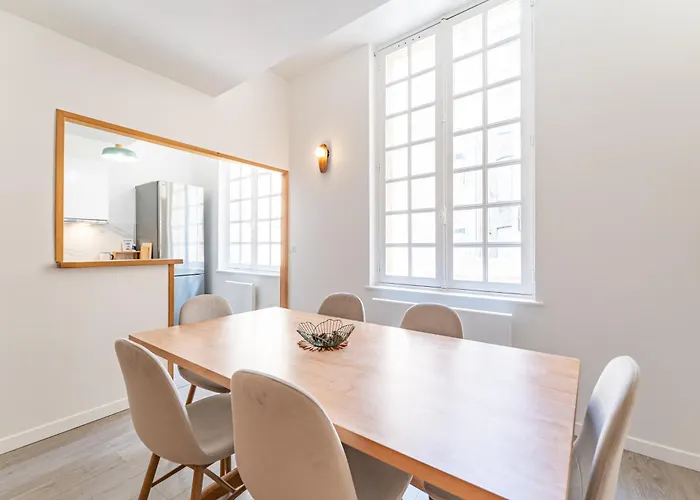 2 En Hyper Centre Avec Balcon