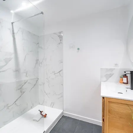 2 En Hyper Centre Avec Balcon *