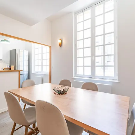 2 En Hyper Centre Avec Balcon