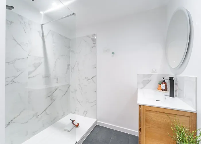 2 En Hyper Centre Avec Balcon *